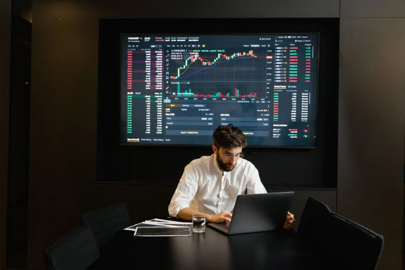 Cervello vs. Codice: Perché i Migliori Tipster Umani Continuano a Fare la Differenza