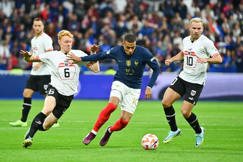 Tattica in Diretta: Come Decifrare i Movimenti in Campo e Fare Scelte Vincenti nel Live Betting
